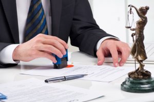A natureza jurídica da função notarial e registral